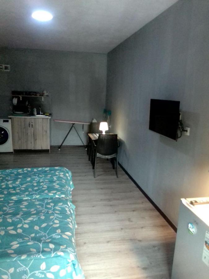 Ferienwohnung A Cozy Bedsit! Taschkent Exterior foto